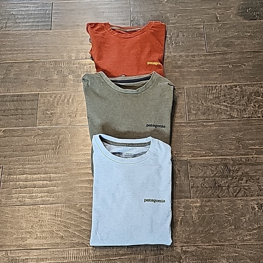 Three Patagonia Women's/Men's T-Shirts - Picture 7 of 7